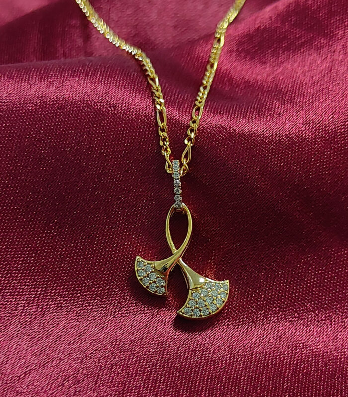 Gold necklace with sparkling pendant
